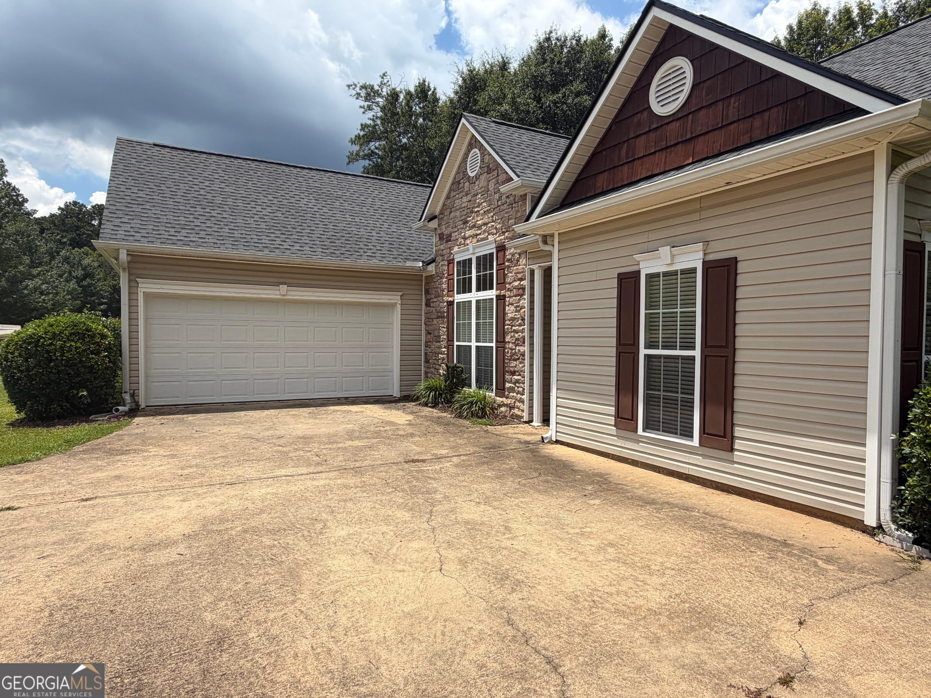 105 Creekside Dr, LaGrange, GA 30240
