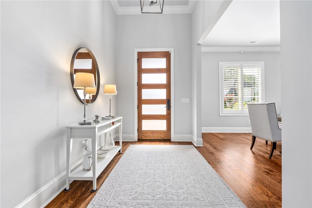 1009 Fairview Dr, Auburn, AL 36830, The impressive 11-foot foyer provides a beautiful