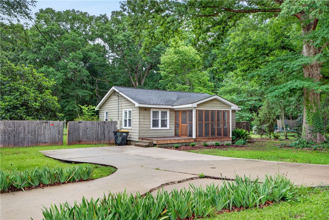 502 Lake Condy Rd, Opelika, AL 36801, A charming cottage-style residence nestled among m