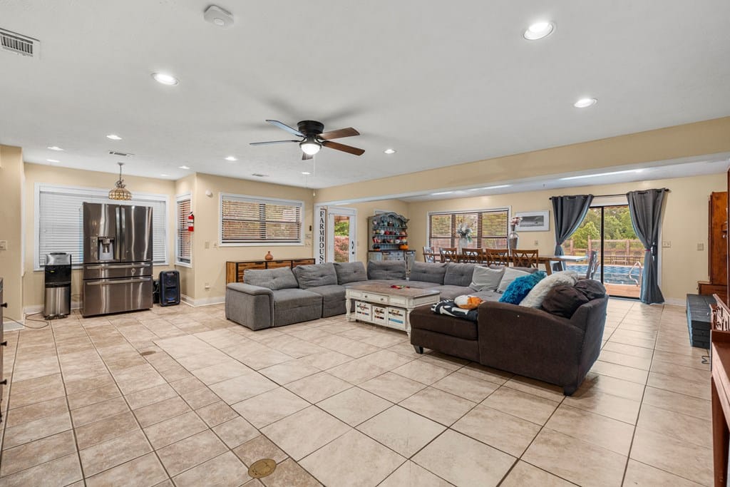 29 Overlook Dr, Seale, AL 36875