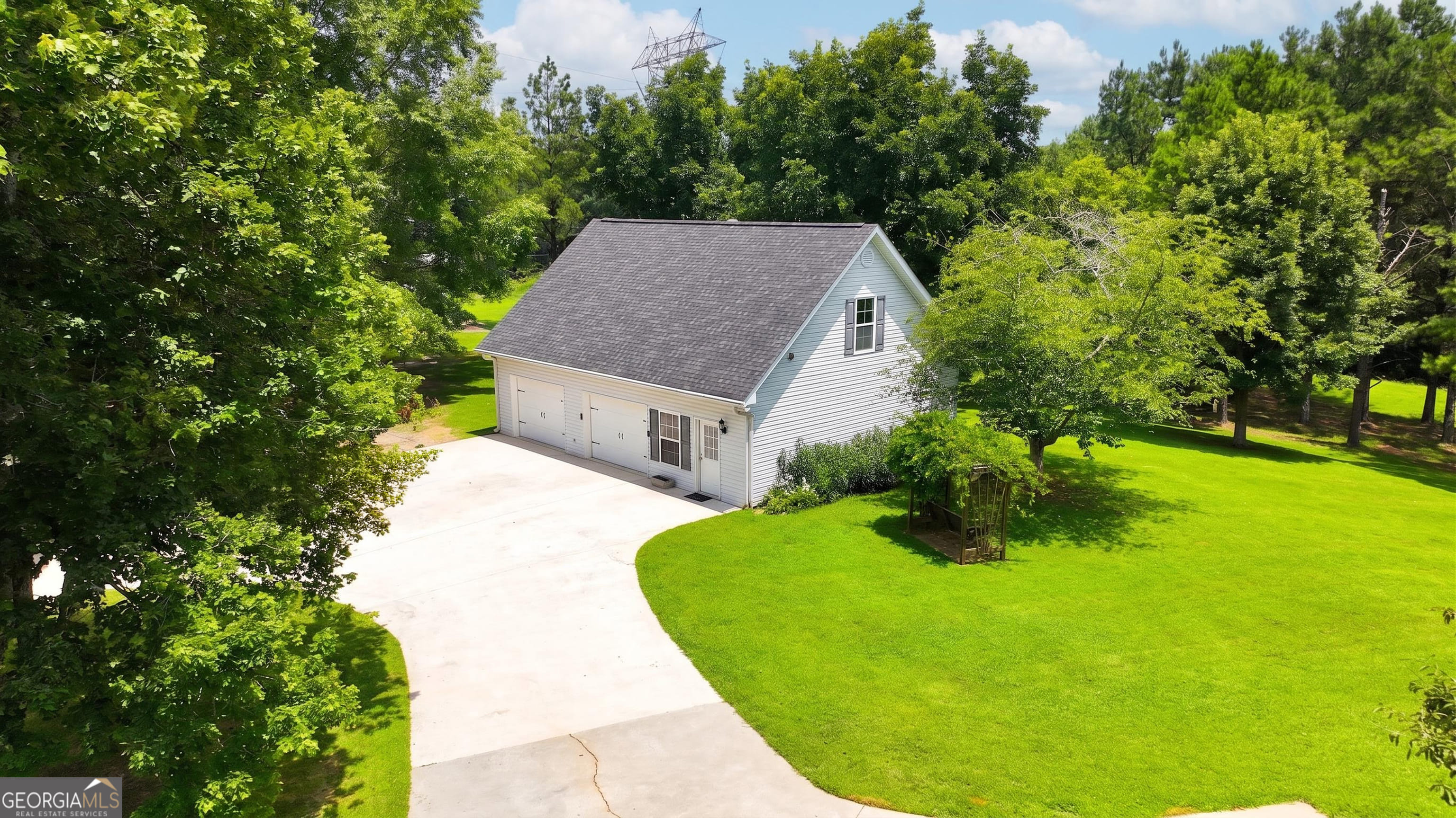 2117 W Grantville Rd, Grantville, GA 30220