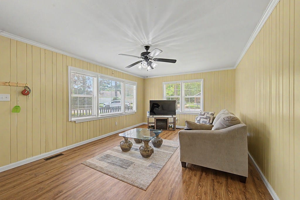 939 Crawford Dr, Albany, GA 31705