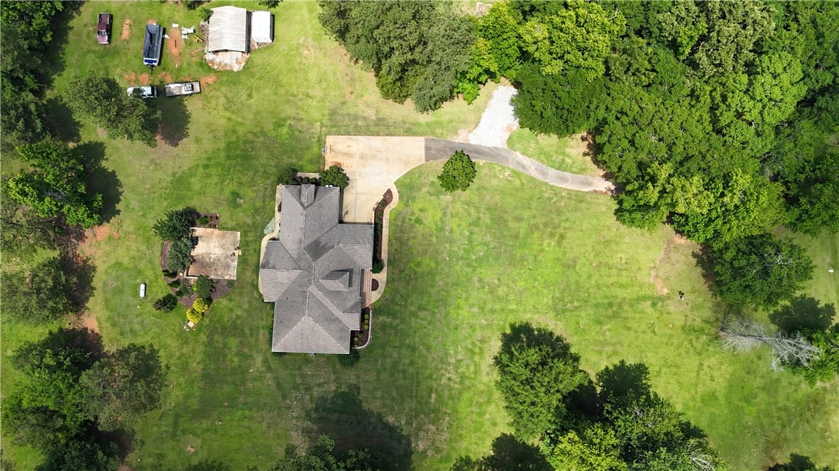 1810 Southlake Dr, Opelika, AL 36804, Discover a private estate with a sprawling lawn an