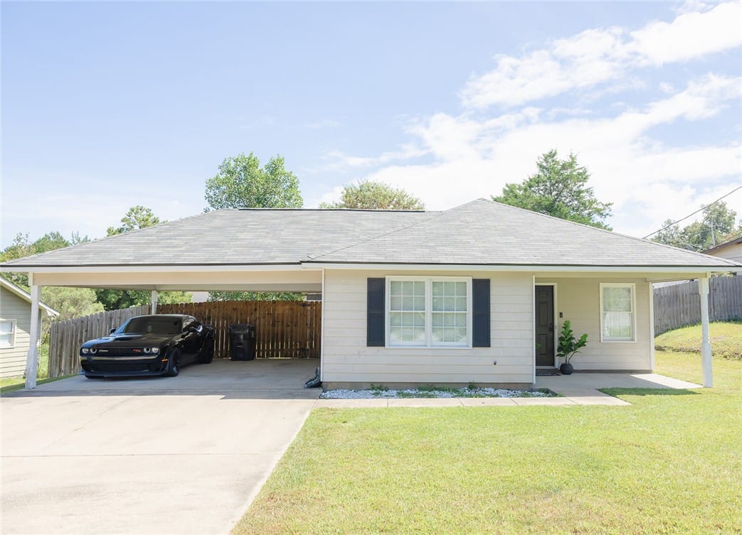589 Mill Pond Dr, Phenix City, AL 36870