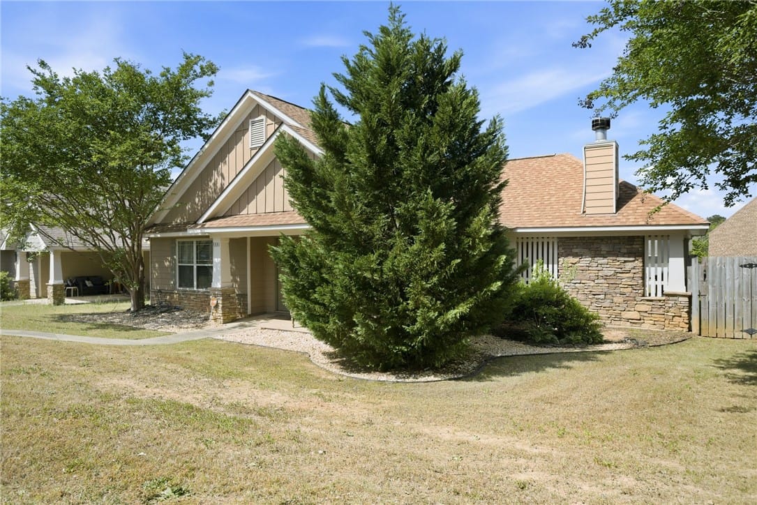 331 Frontier Cir, Auburn, AL 36832, This charming home features a lovely facade with m