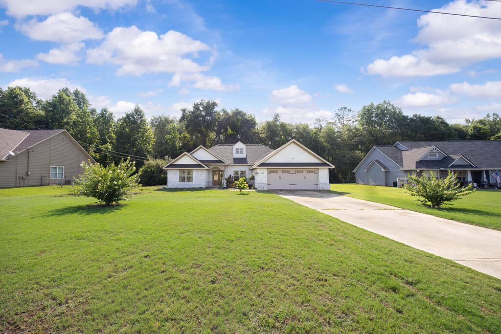 19 Isbell Rd, Fort Mitchell, AL 36856