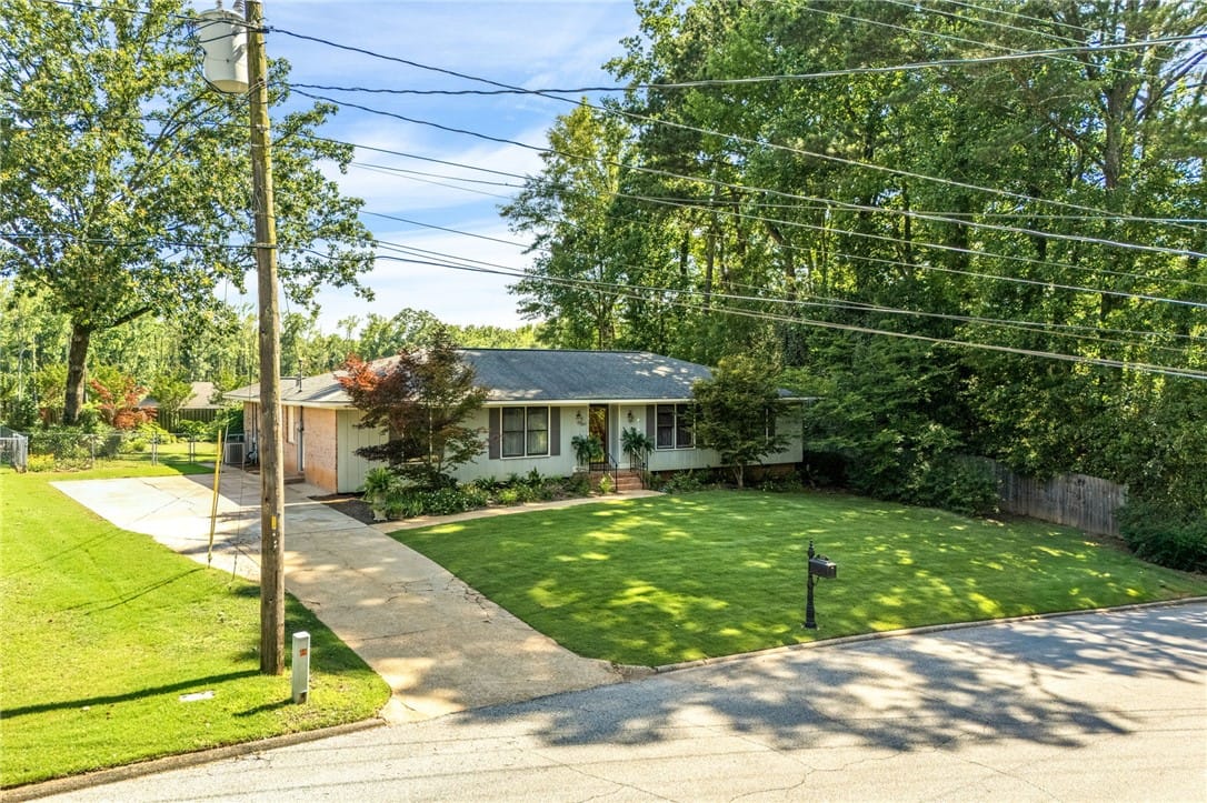 809 N Hills Dr, Opelika, AL 36801, A well-maintained ranch home with a verdant lawn a