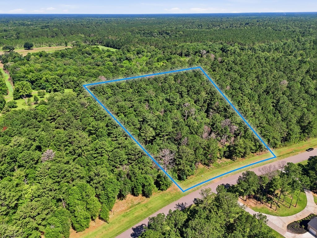 7 Hidden Lakes Dr, Albany, GA 31721