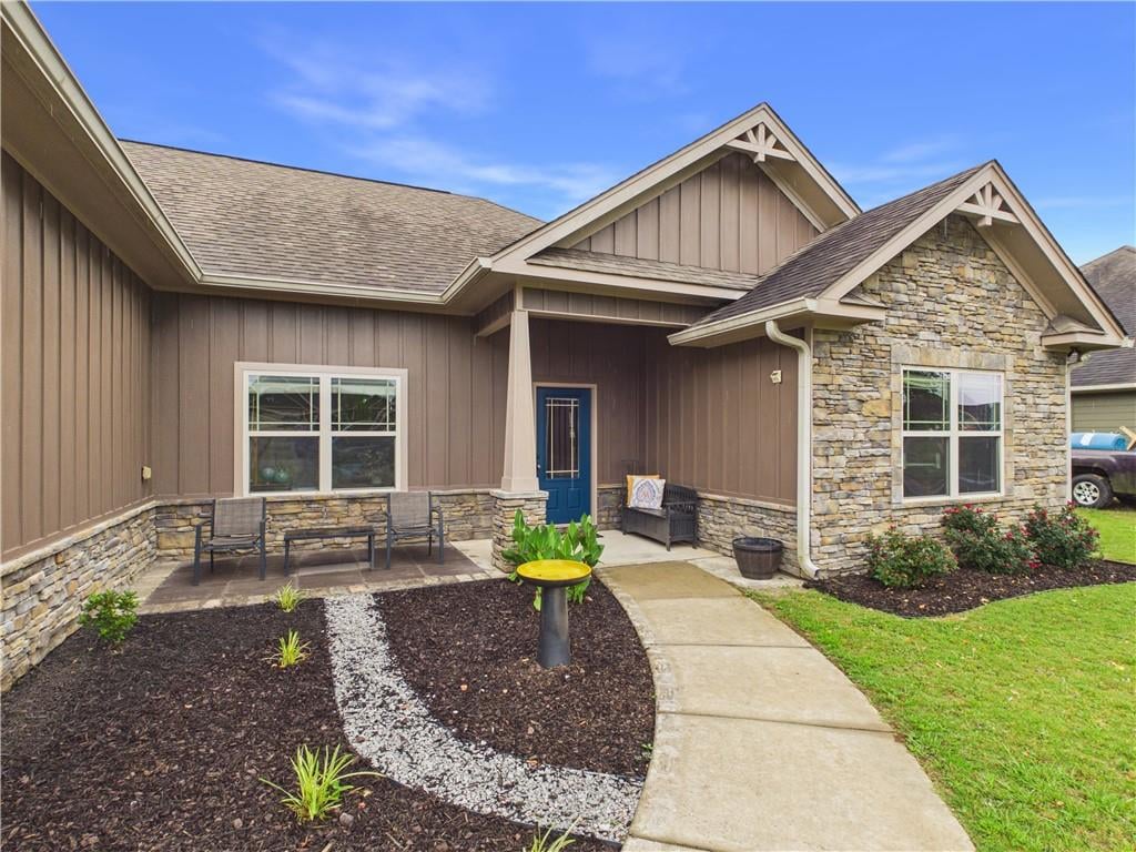 38 Winter Hawk Dr, Fort Mitchell, AL 36856