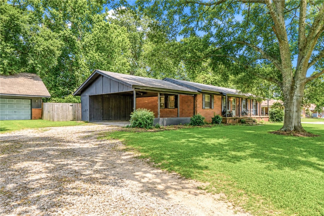 1789 Holman St, Alexander City, AL 35010