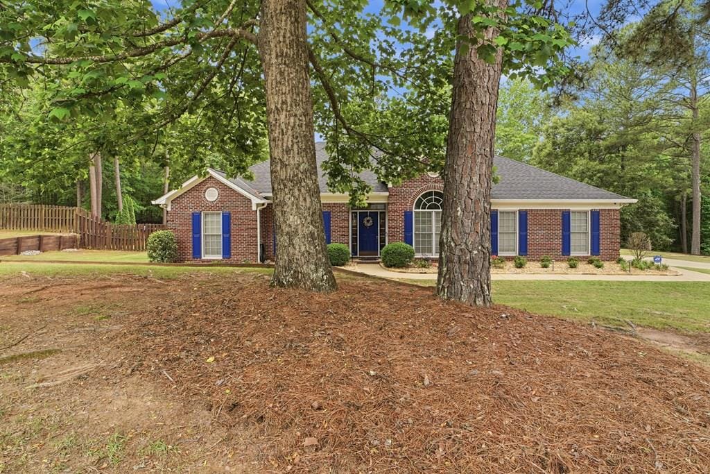 13 Wildwood Plantation Ln, Cataula, GA 31804