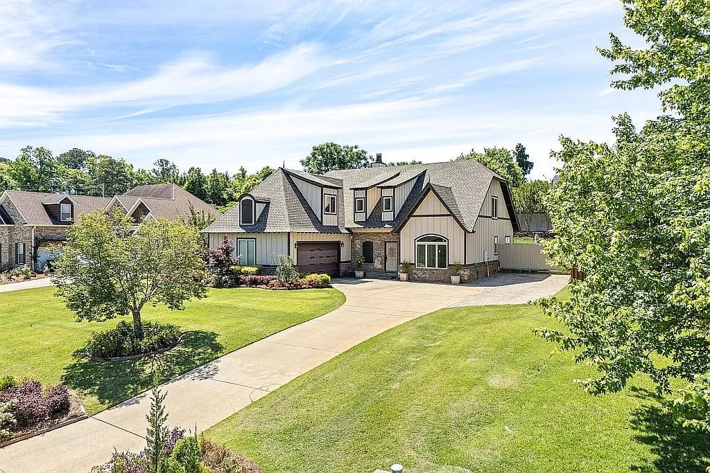 3205 Pinecrest Dr, Opelika, AL 36801