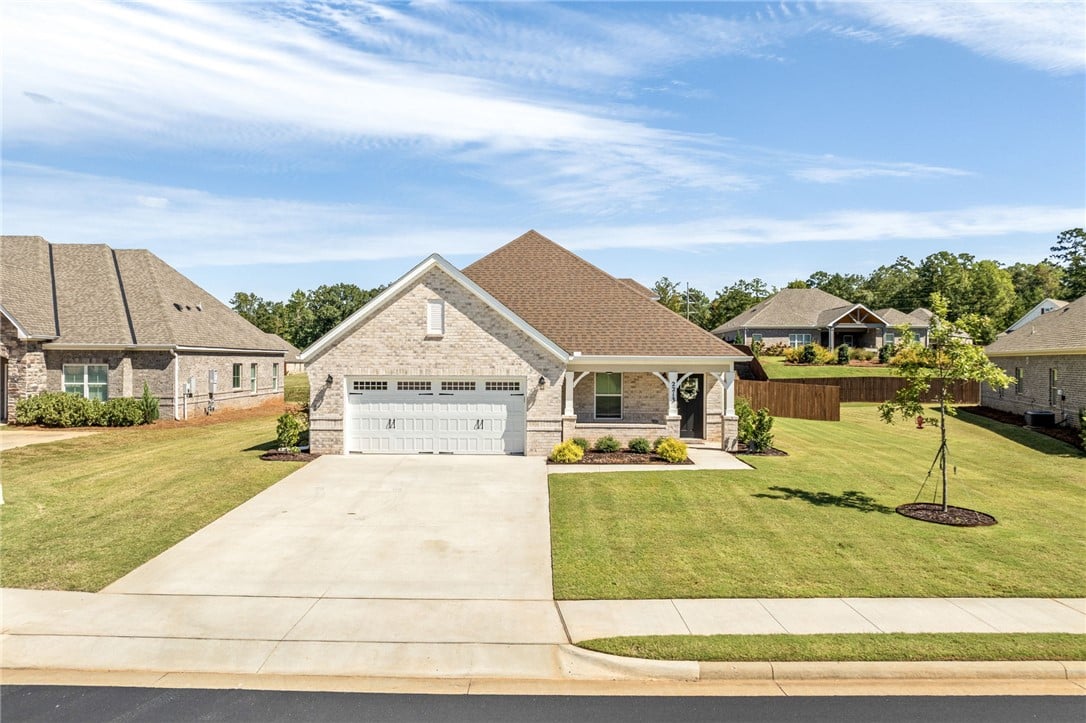2213 Beckwith Ln, Opelika, AL 36801