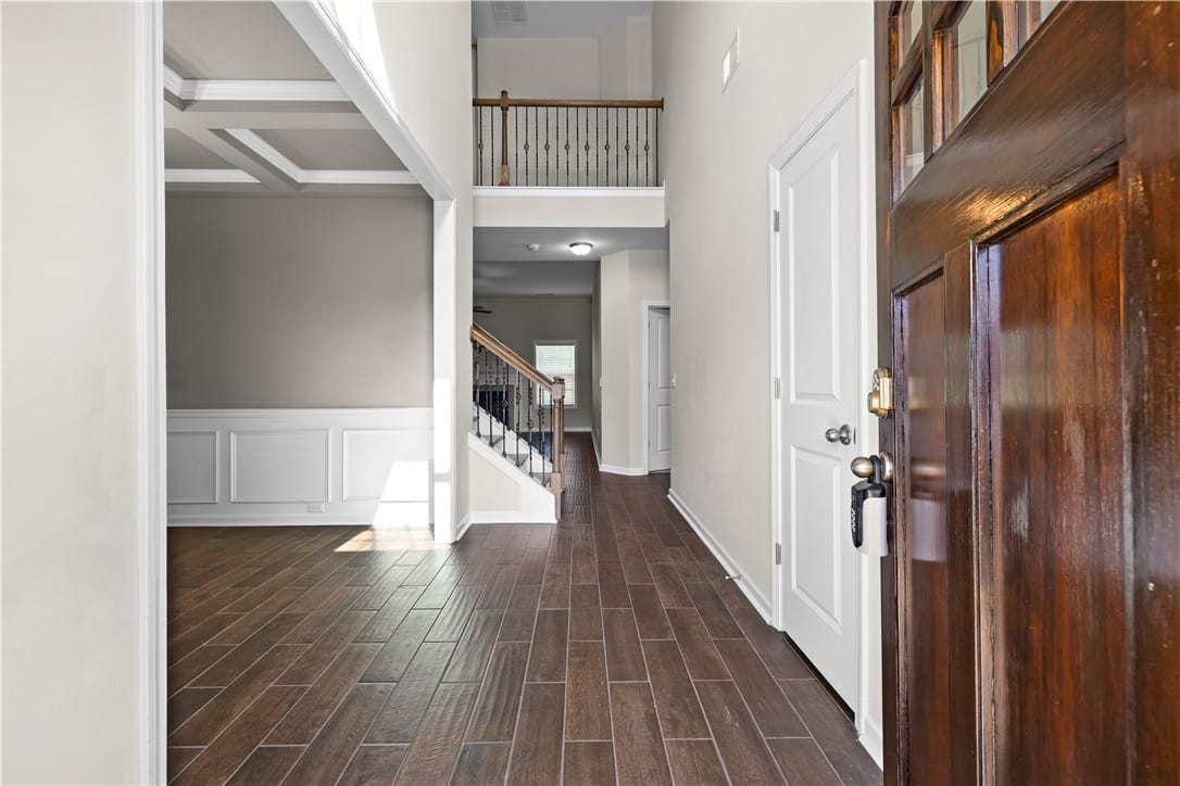 802 W Richland Cir, Auburn, AL 36832, Step into a luminous entryway featuring rich wood