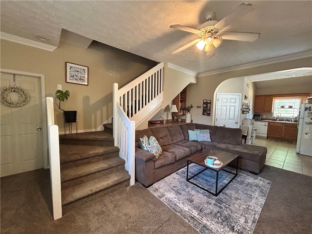391 Jack Hampton Dr, Auburn, AL 36830, This inviting space combines comfort with practica