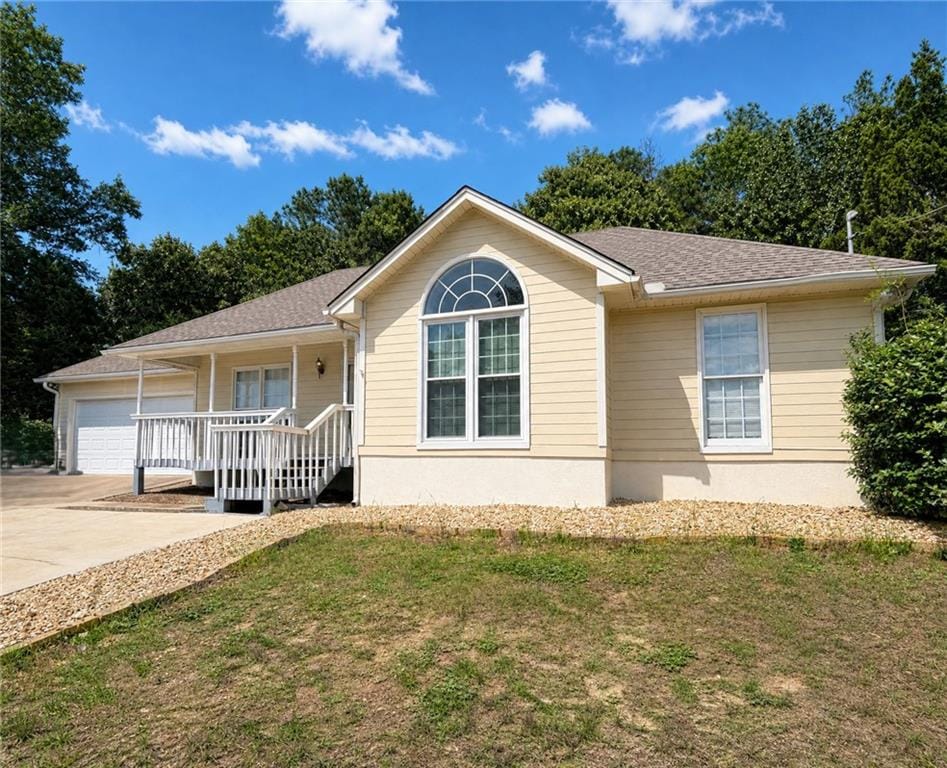 216 Laurel Wood Drive, Smiths Station, AL, 36877