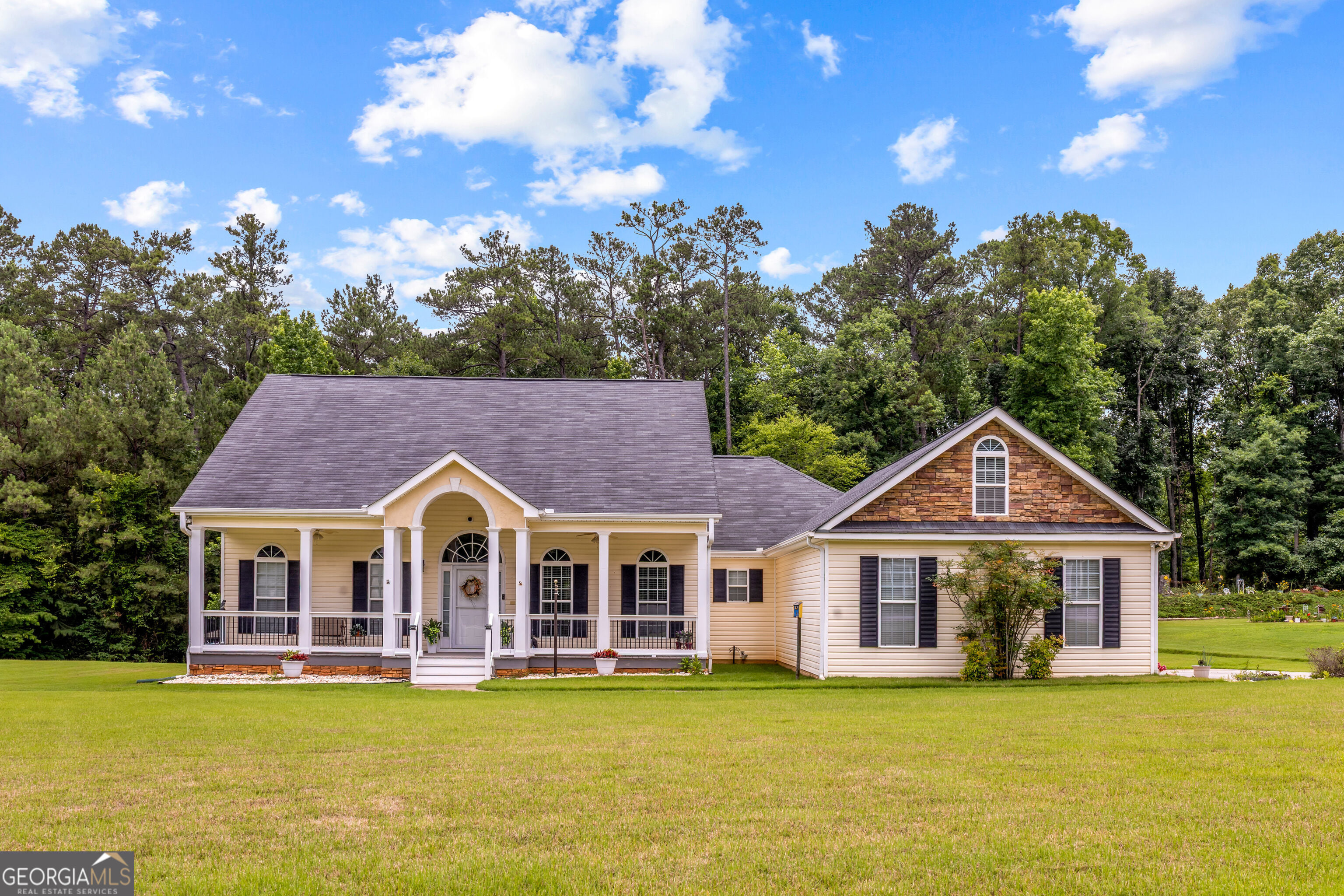120 Copper Creek Dr, LaGrange, GA 30240