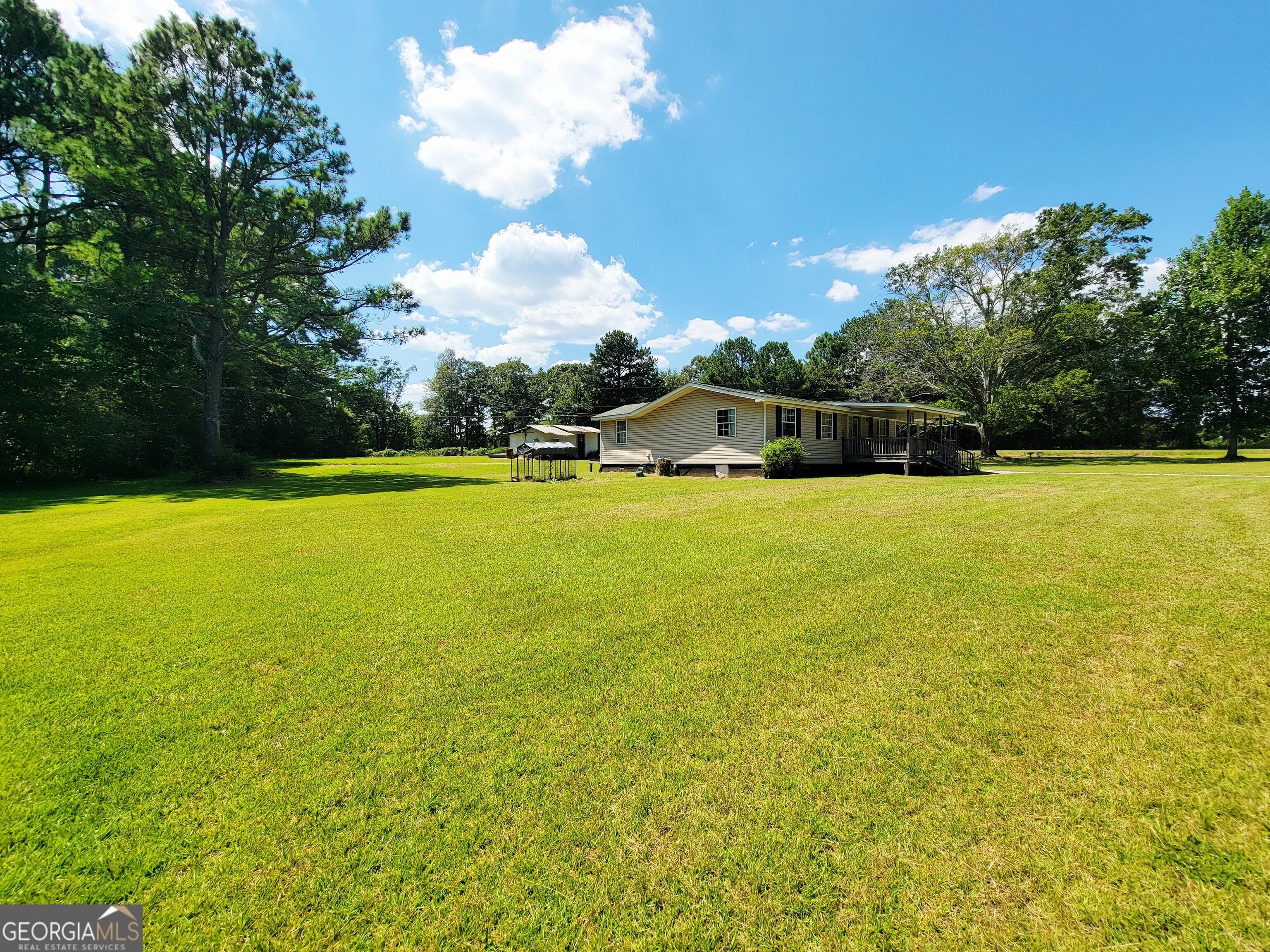 986 Johnson St, Hogansville, GA 30230