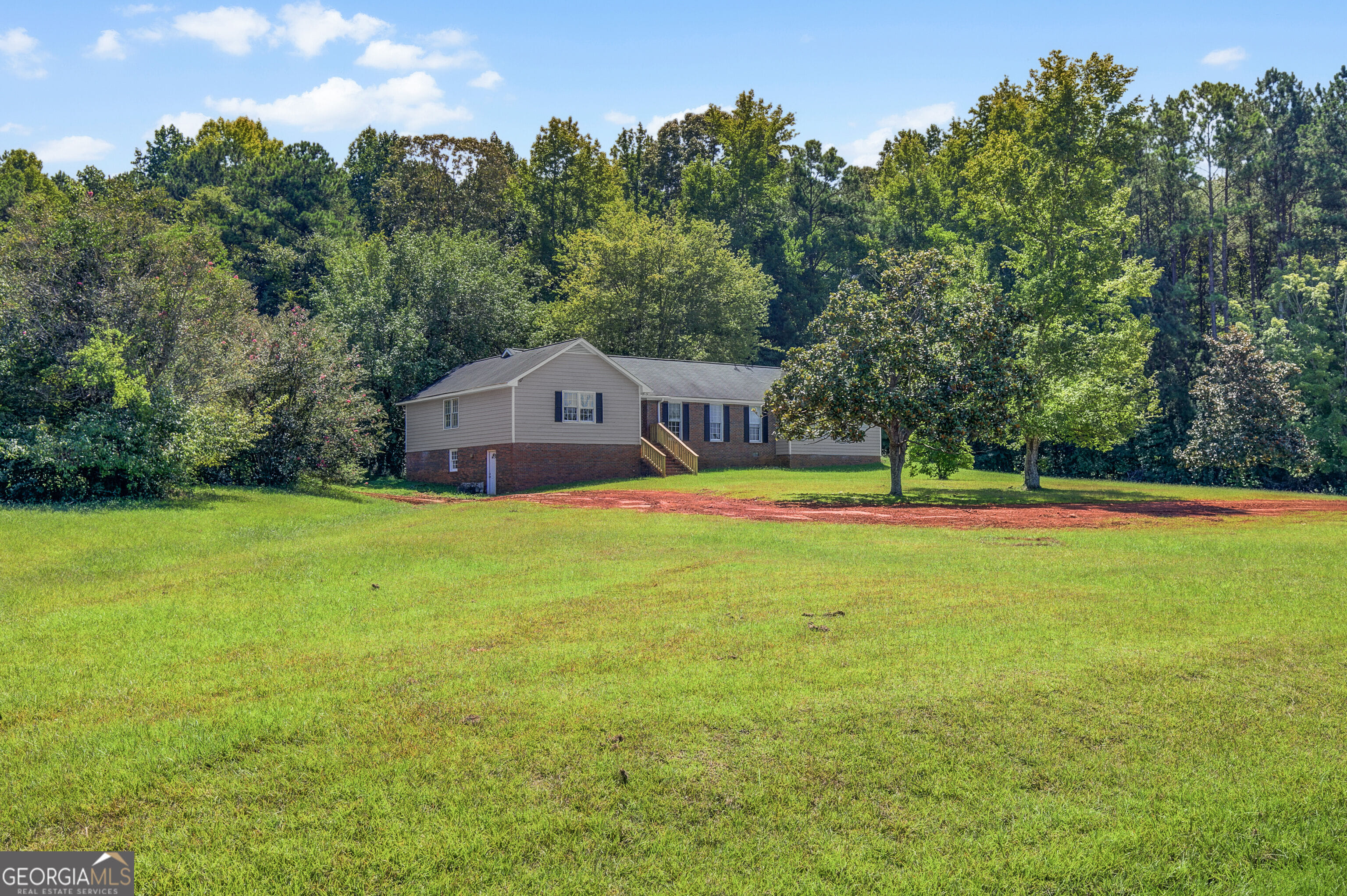 99 Sunnybrook Dr, Hogansville, GA 30230