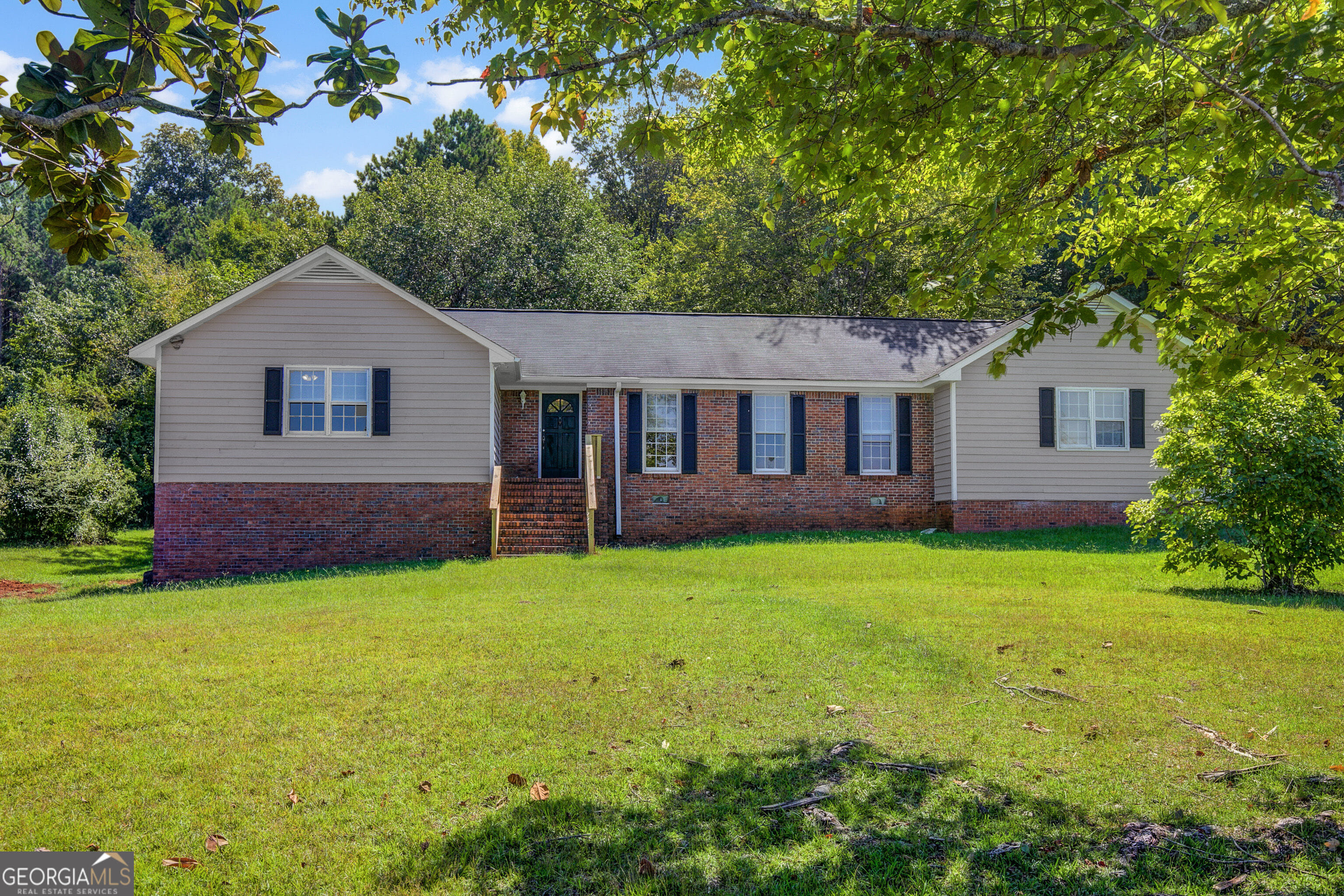 99 Sunnybrook Dr, Hogansville, GA 30230