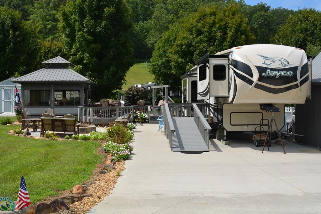 71 Little Loop, Blairsville, GA, 30512