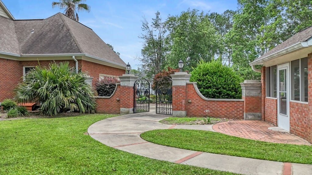 5605 Forest Lake Dr W, Tifton, GA 31794