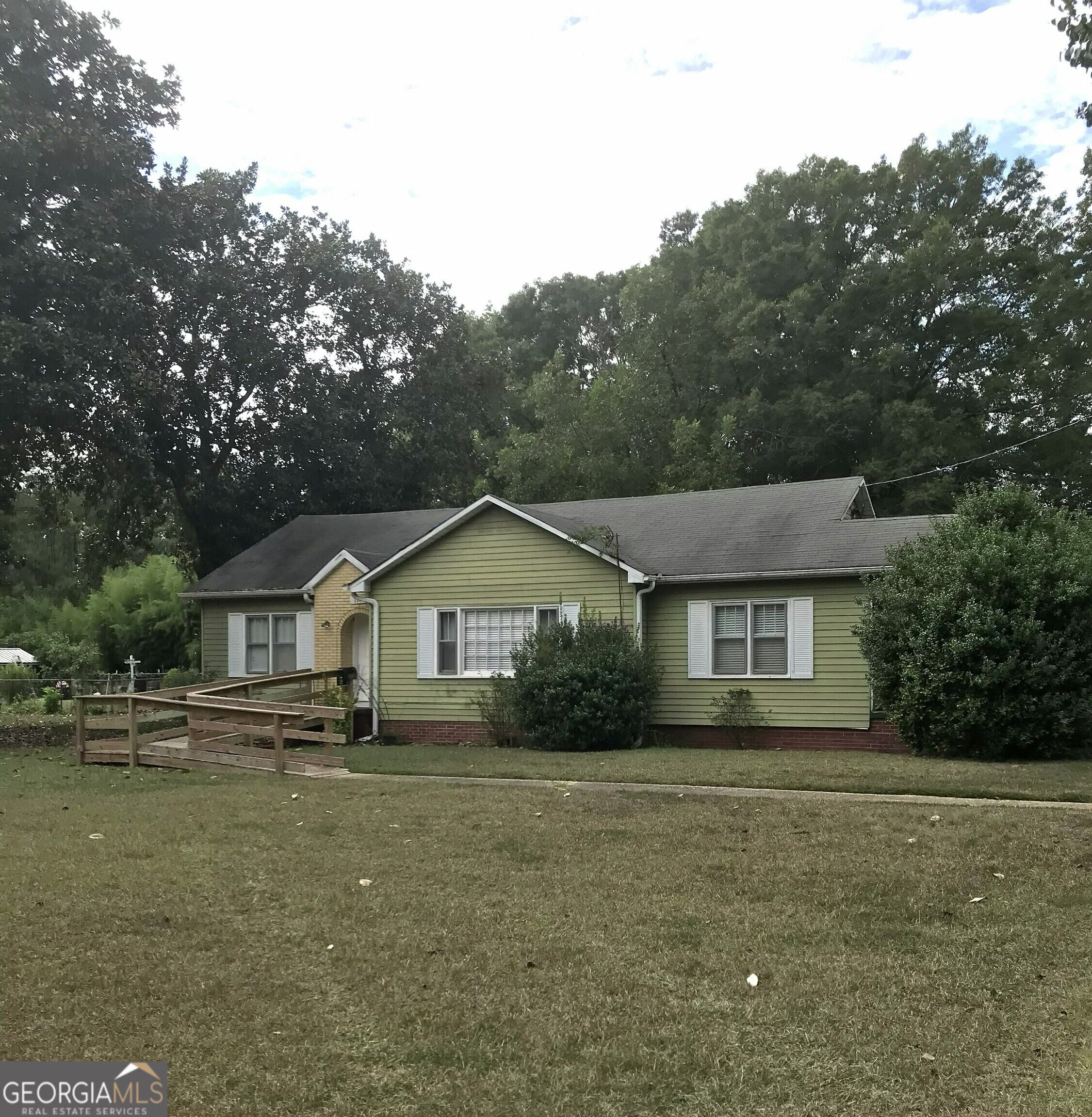 174 Mallory Dr, LaGrange, GA 30241