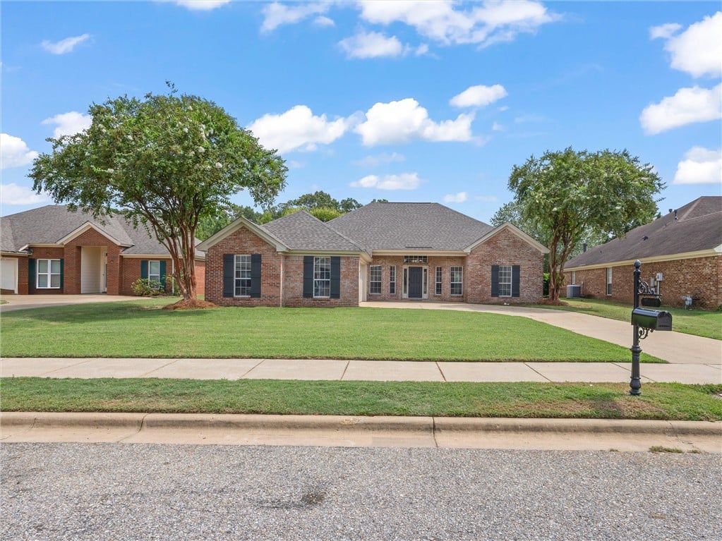 1090 Autumn Ridge Rd, Montgomery, AL 36117