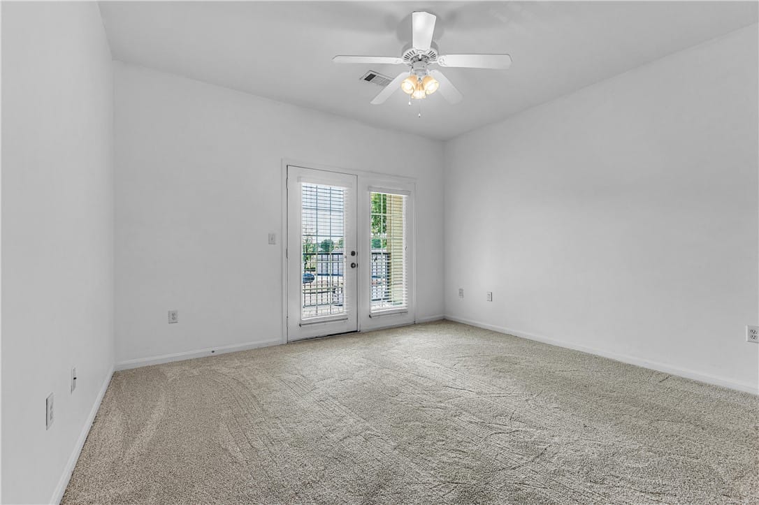 Auburn, AL 36830, Fresh Paint & New Carpet