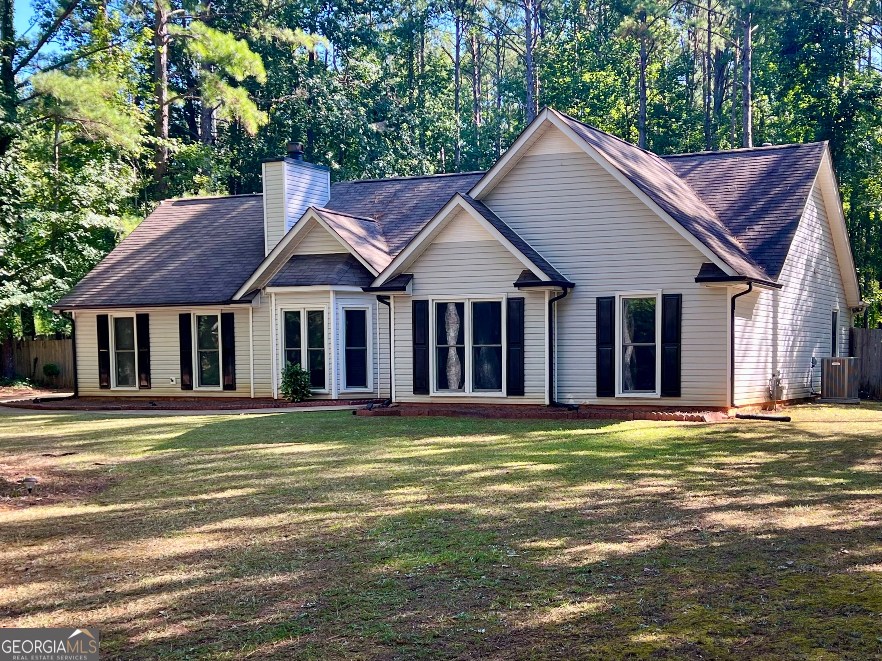 37 Jeb Stuart Dr, Newnan, GA 30265
