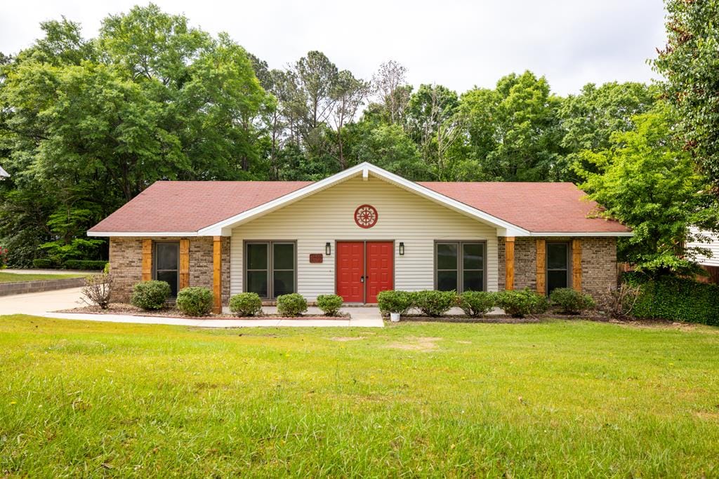 2405 Beacon St, Phenix City, AL 36867, USA — Photo 1