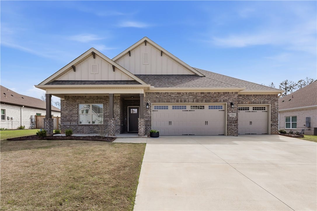 1560 Charlie Drive, Opelika, AL, 36801