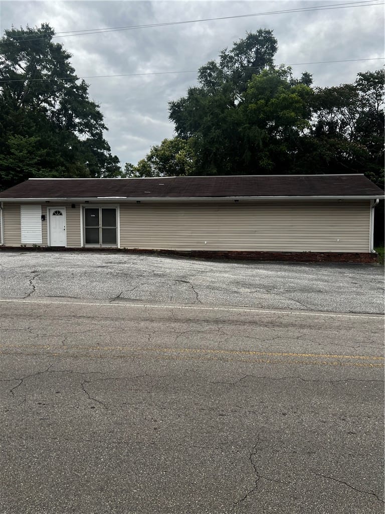 3096 Columbus Rd, Valley, AL 36854