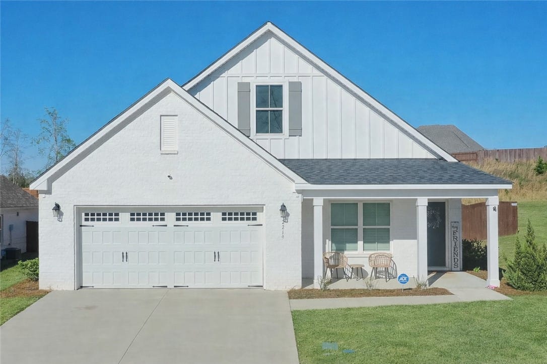2219 Lakeview Dr, Opelika, AL 36801