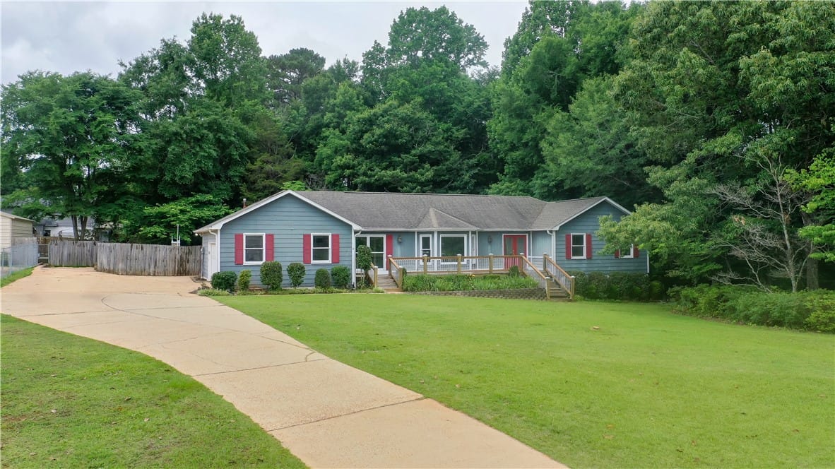 1812 Oak Bowery Rd, Opelika, AL 36801, Corner lot with large front yard, perfect for lawn