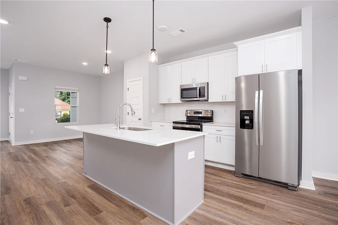 2135 Cobblestone Dr, Opelika, AL 36804, A well-appointed kitchen showcasing an island with