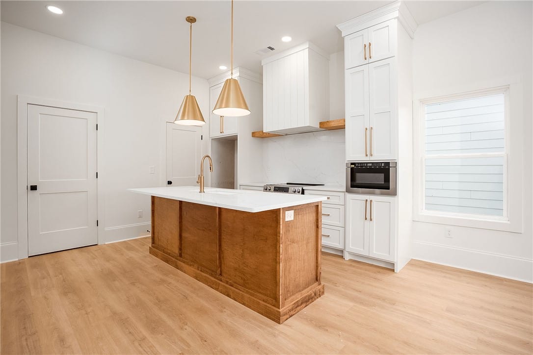 618 Martin Luther King Dr #1, Auburn, AL 36832, Culinary dreams come alive in this kitchen, featur