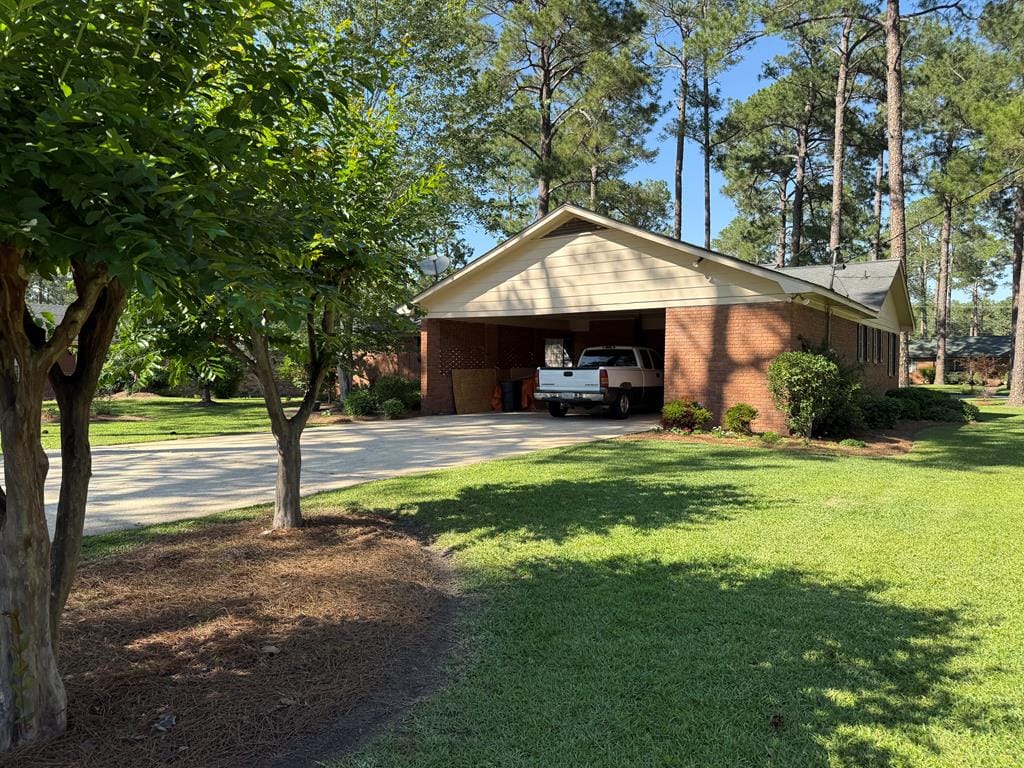 1710 Pineknoll Ln, Albany, GA 31707