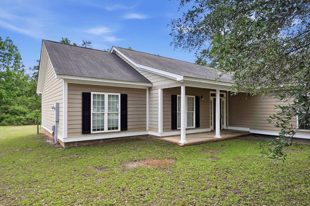 130 Edinborough Dr, Leesburg, GA 31763