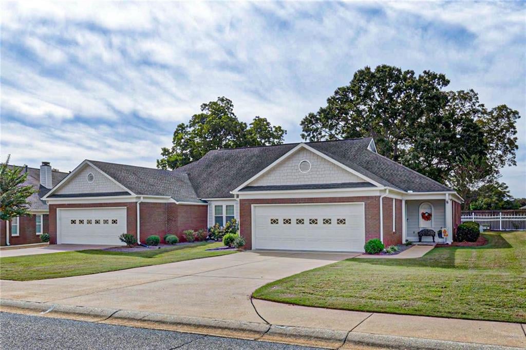 1601 Autumn Leaf Ln Unit B, Phenix City, AL 36867