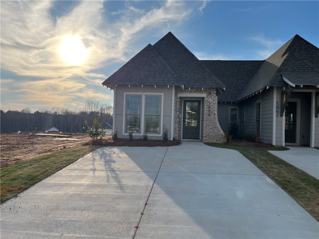 1058 FOREST, Opelika, AL, 36801