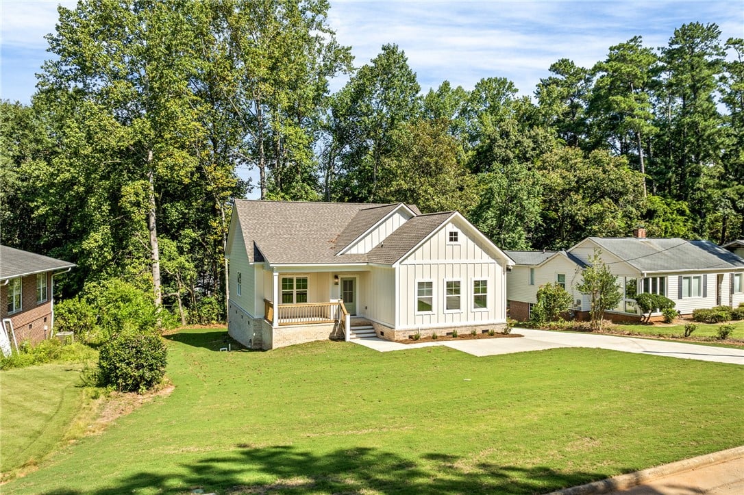 902 Lakeshore Ave, Opelika, AL 36801