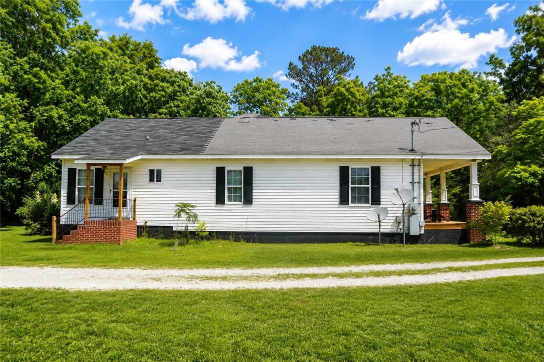 1075 Lowe Rd, Notasulga, AL 36866, USA, This charming residence features a well-maintained