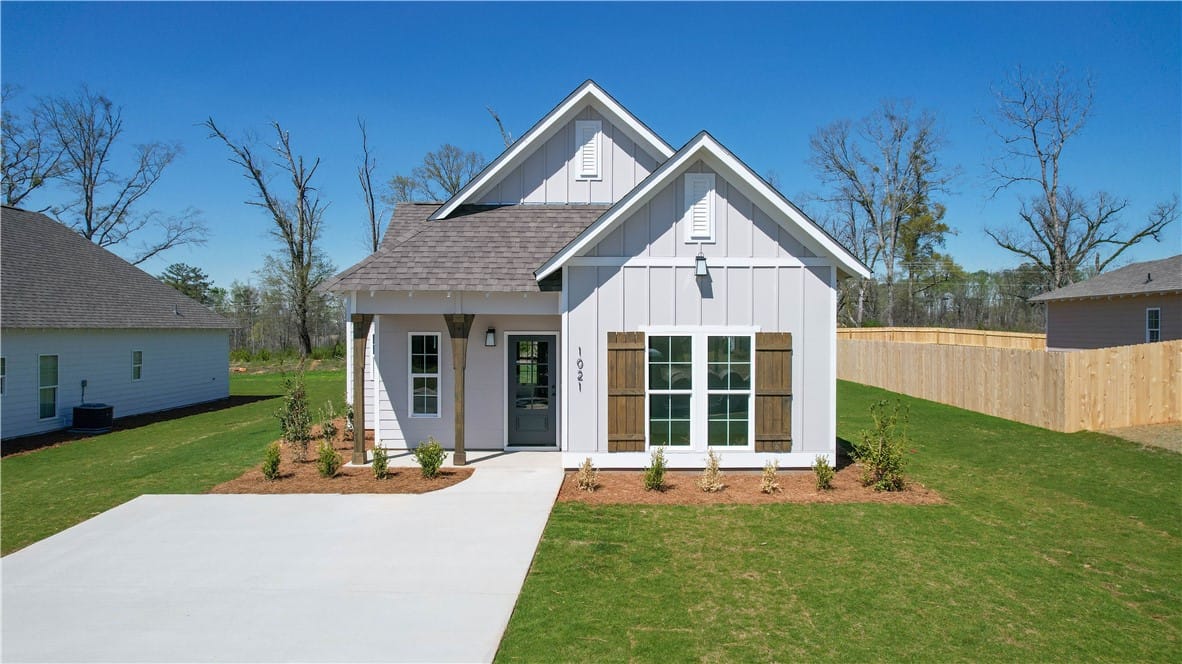 1021 Crossing Court East, Valley, AL, 36854