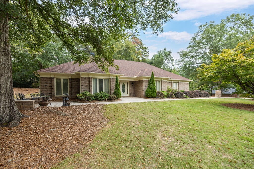 90 Waterway Dr, Cataula, GA 31804