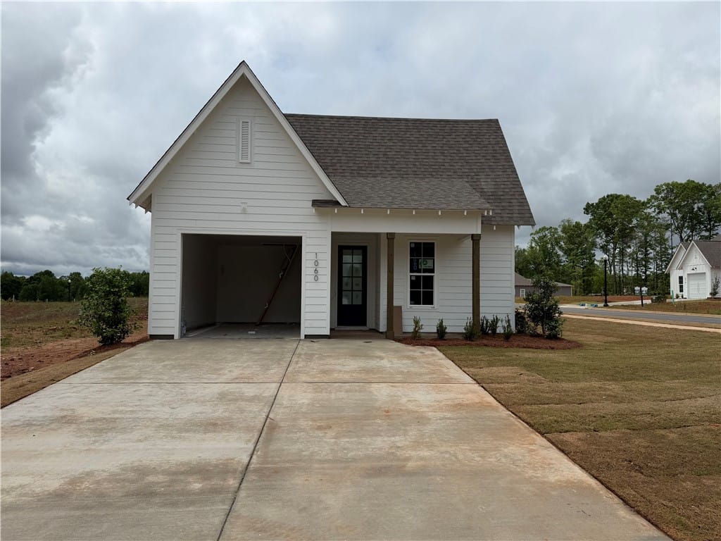 1060 Woodland Circle, Opelika, AL 36801