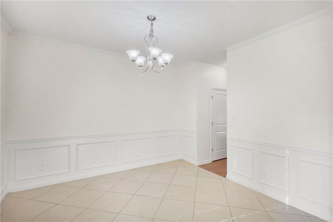 1401 Southwick Ln, Opelika, AL 36801, This bright room features tile flooring and detail