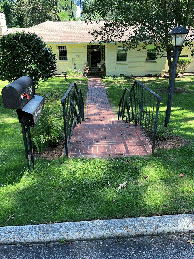 210 Taliaferro Dr, Hogansville, GA 30230