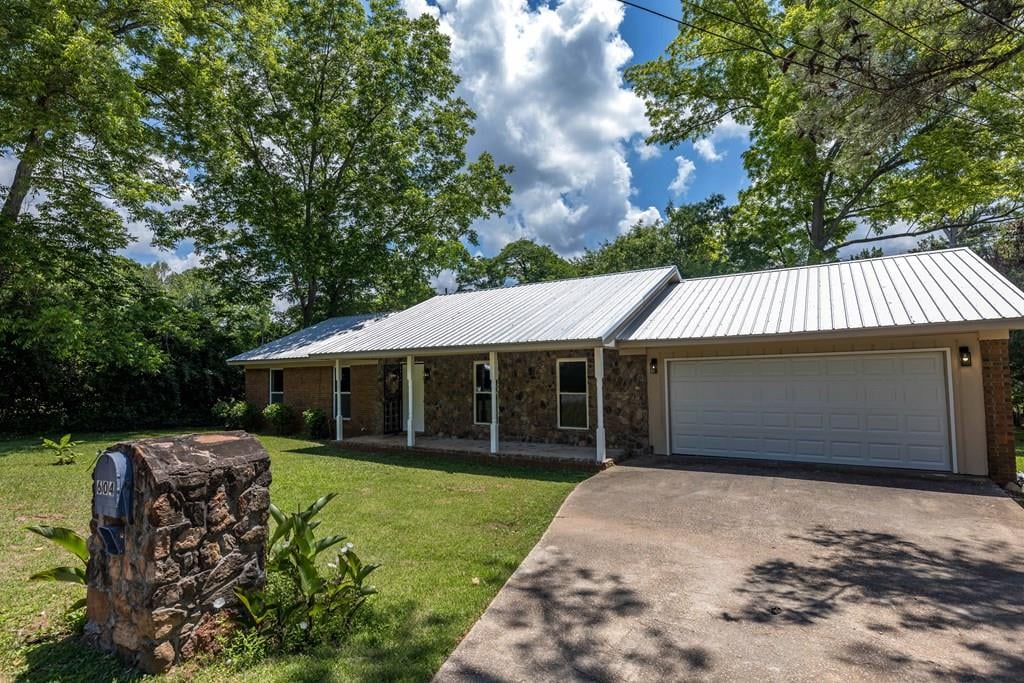 604 Pear St, West Point, GA 31833