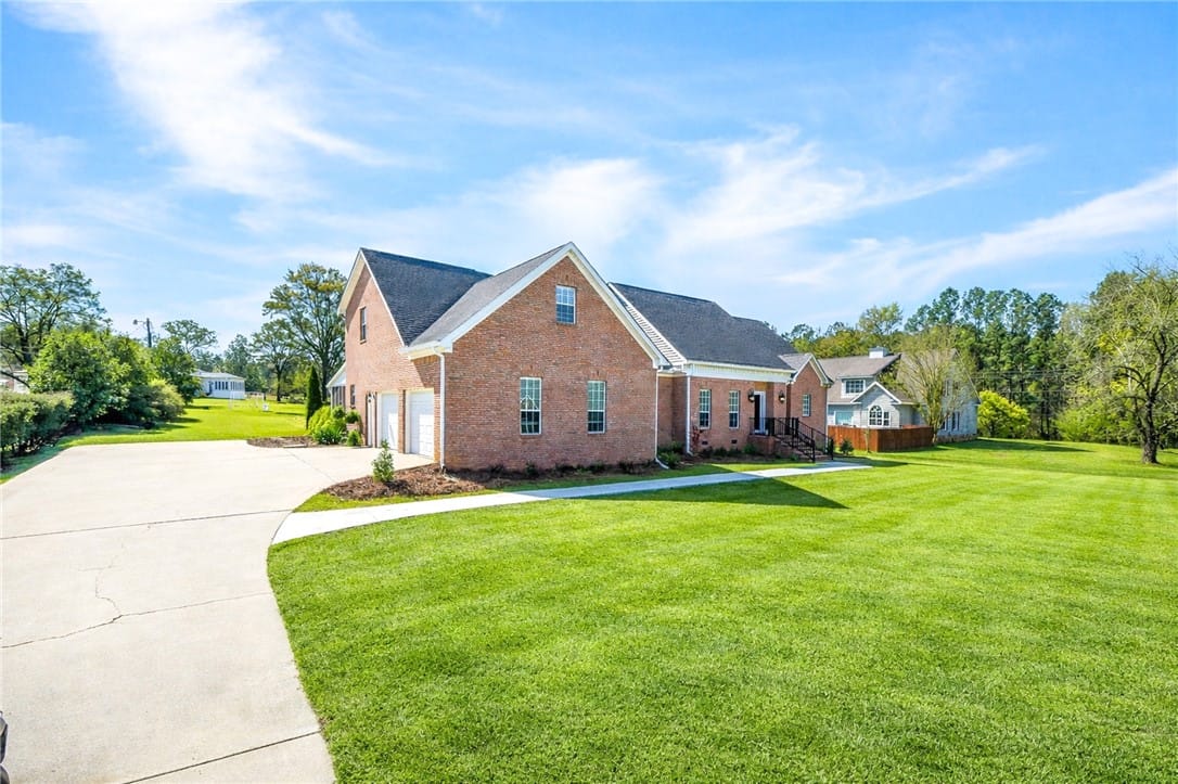 2447 Oakwoods Lane, Alexander City, AL, 35010 — Photo 2